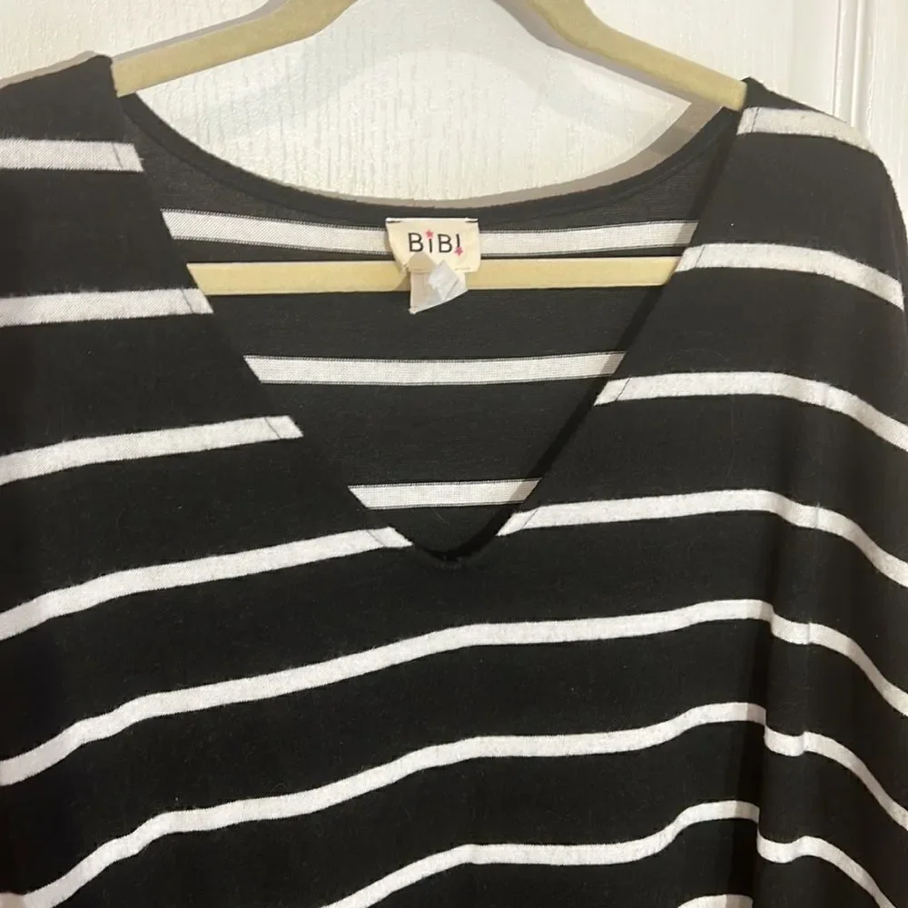 BIBI black and white striped lightweight v-neck sweater